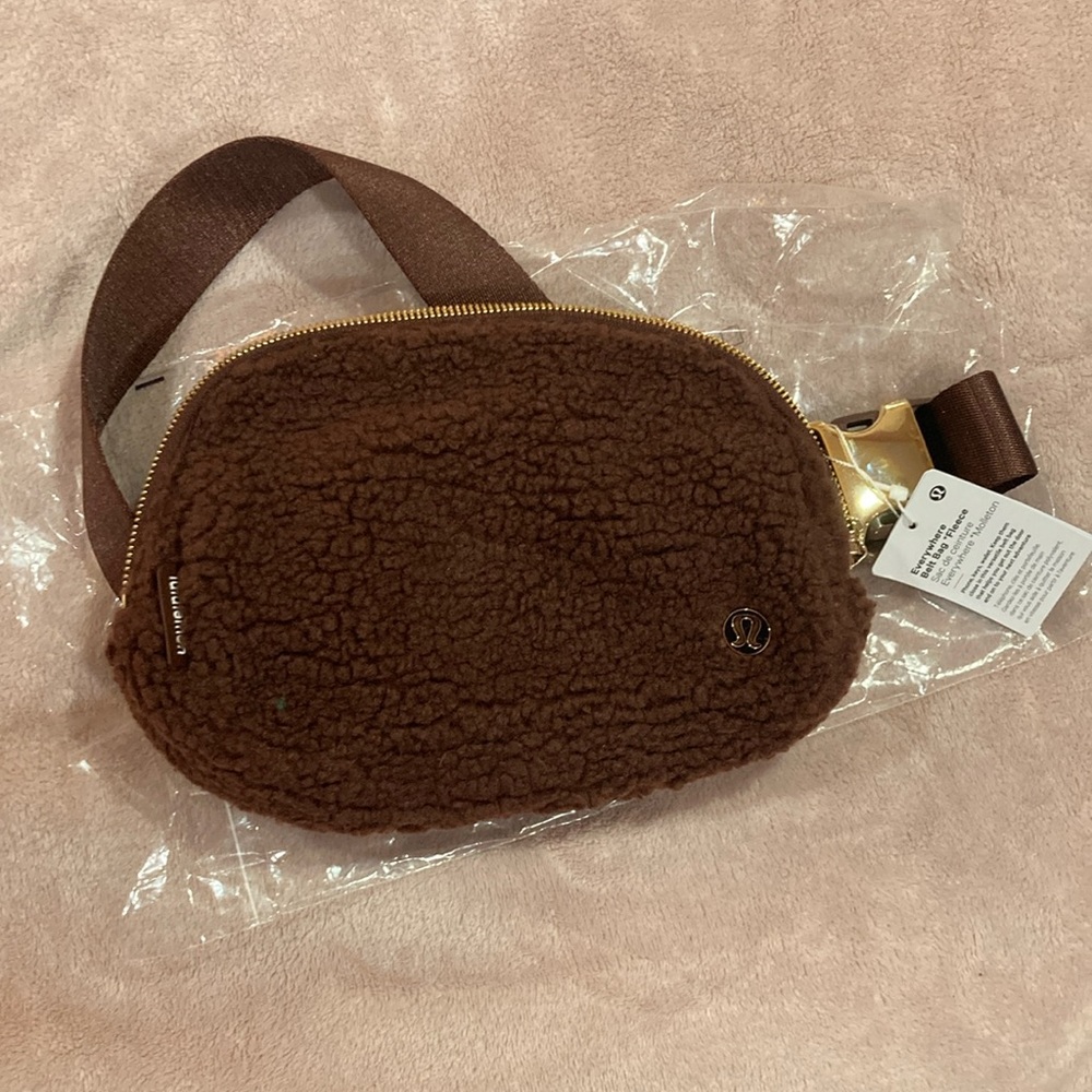 SOLD Lululemon belt bag